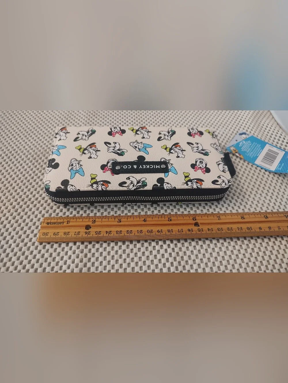 Mickey & Co. Wallet NWT Disney Goofy Minnie Mickey Pluto Daisy Donald